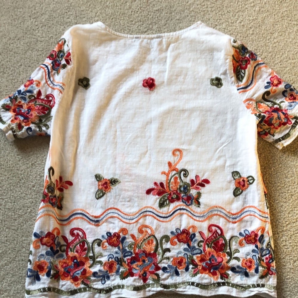 Pretty embroidered top by Shein - Picture 3 of 6